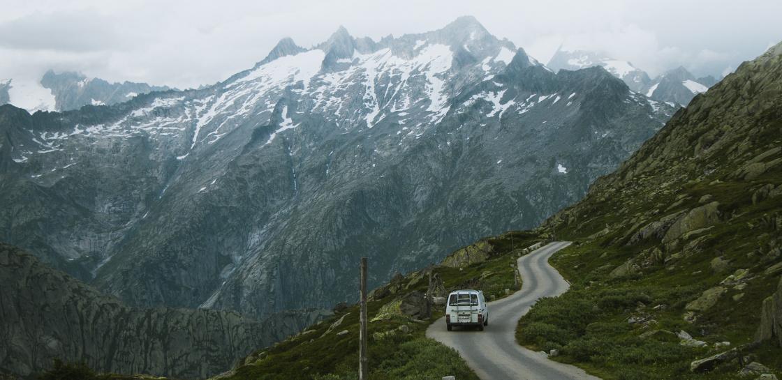 privatstrasse picpackers grimselpass camper vw bus