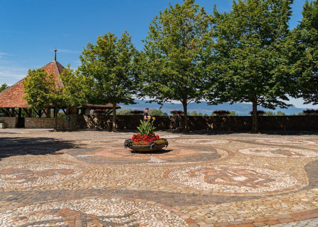 guide-neuchatel-estavayer-place-du-moudon guide neuenburgersee estavayer place du moudon