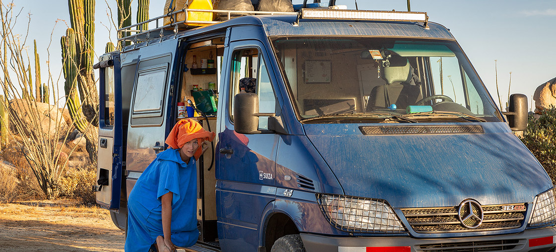 whale on trail van life bus alltag