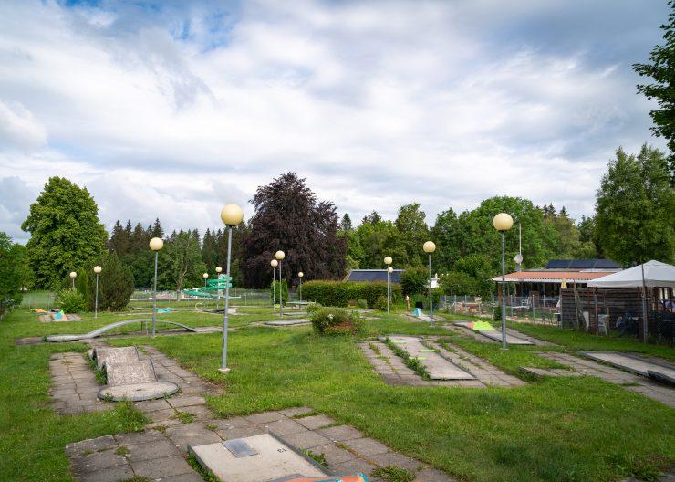 minigolf camping la belle verte scaled
