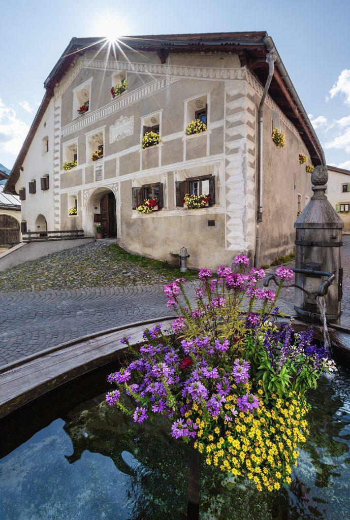 camping-engadin-guarda-dorfplatz