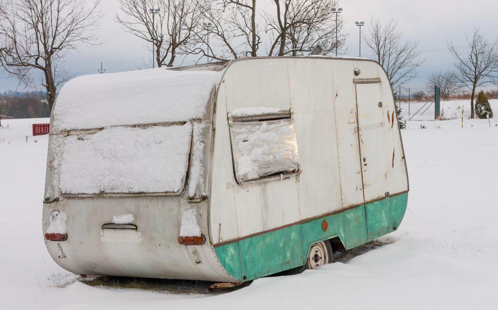wohnwagen-winterfest-machen