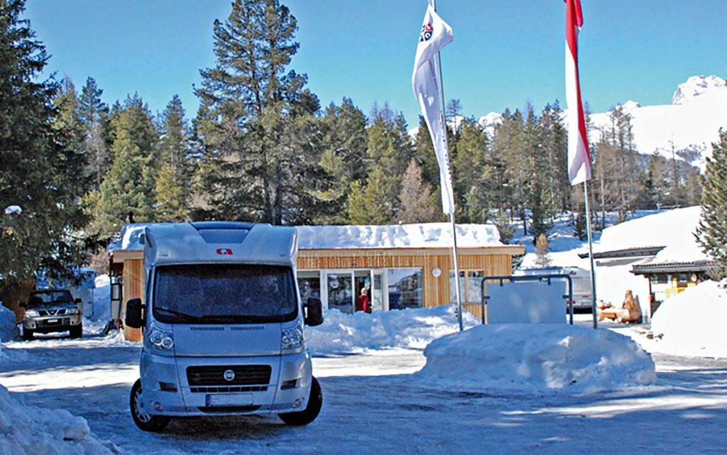 winter-campingplaetze-schnee