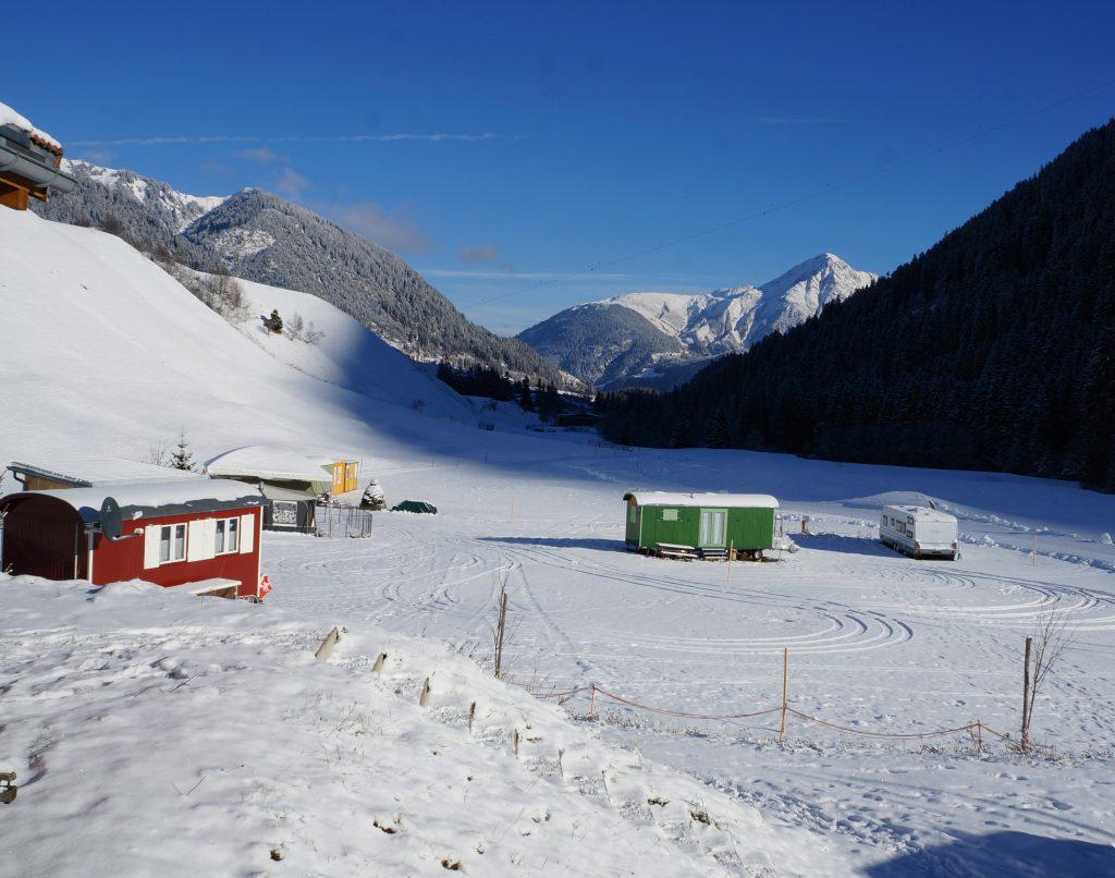 camping-d-hiver-camping-viva-grisons-sedrun camping d'hiver, caravanes dans la neige
