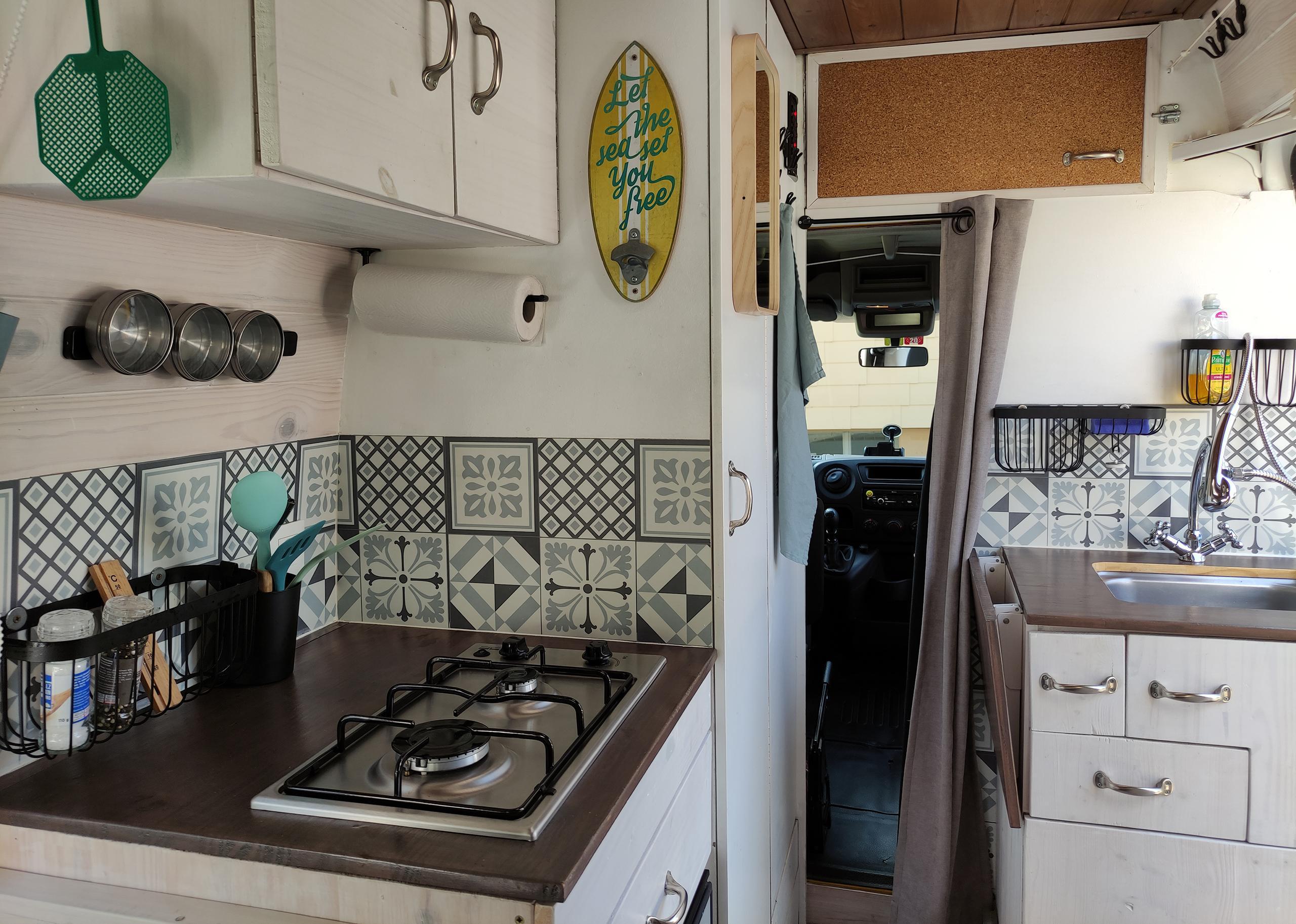 camping-jura-gus-the-bus-kitchen camping jura gus the bus kitchen