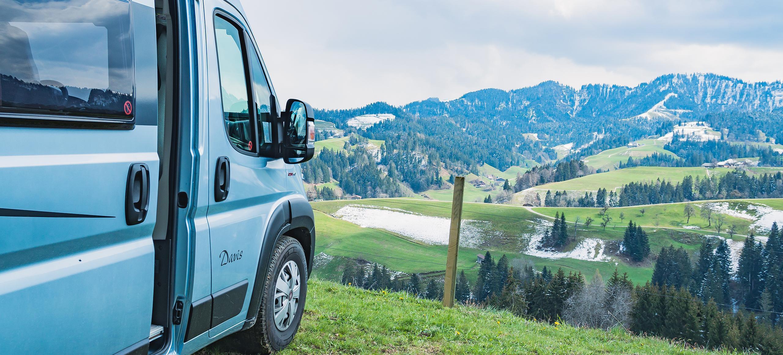 Campingplatz voll? Das sind die besten Stellplatz Alternativen der Schweiz