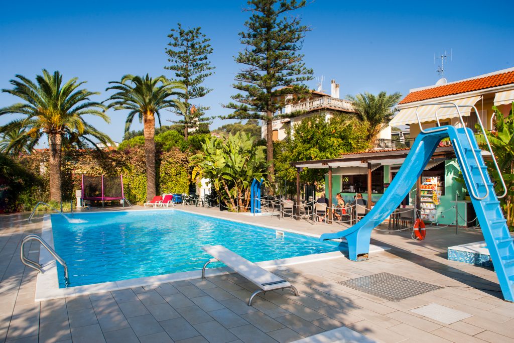 camping-italien-camping-rosa-pool {%ALT_TEXT%}