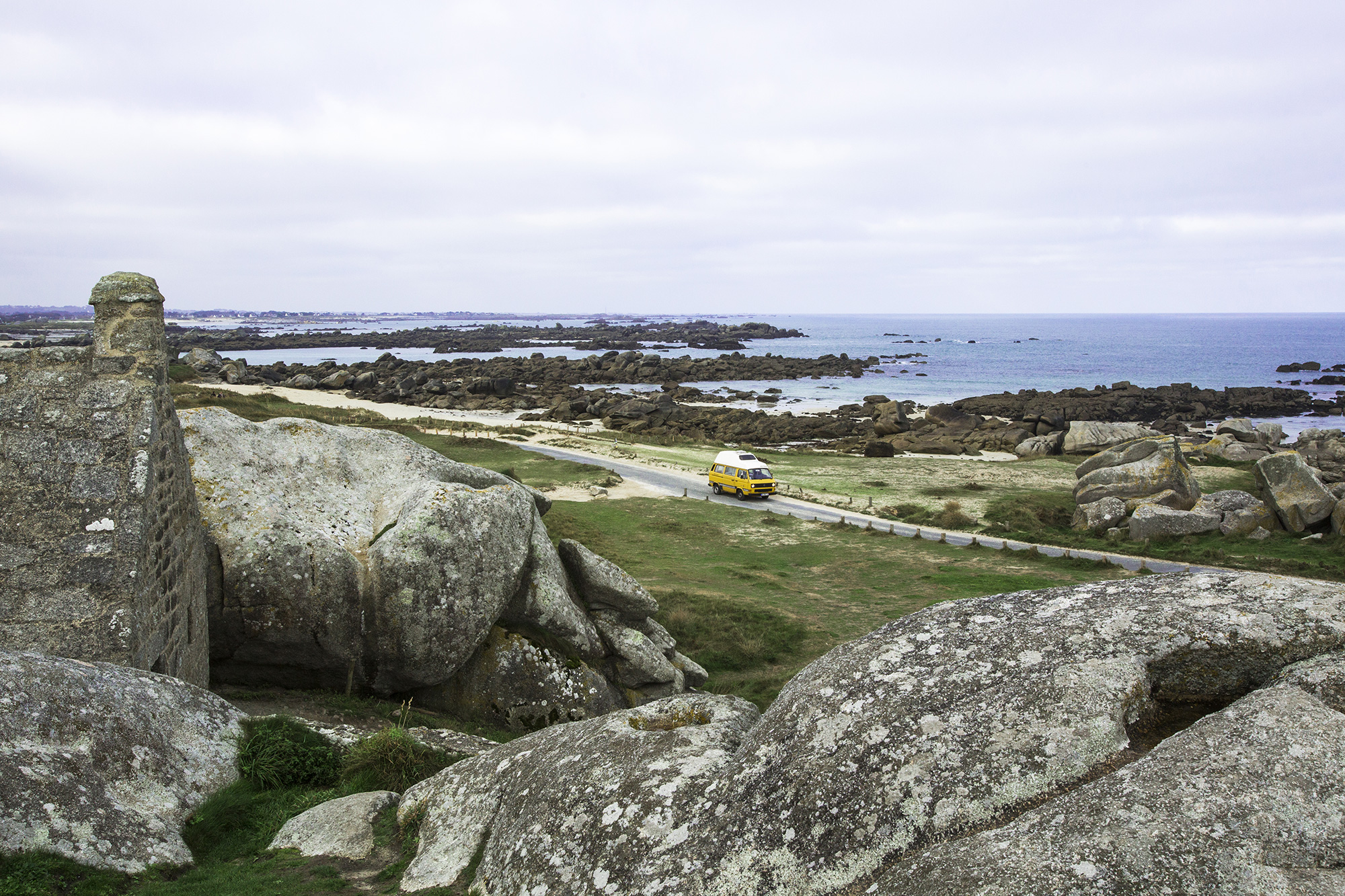 bretagne-meneham-camper-gelb bretagne meneham camper gelb