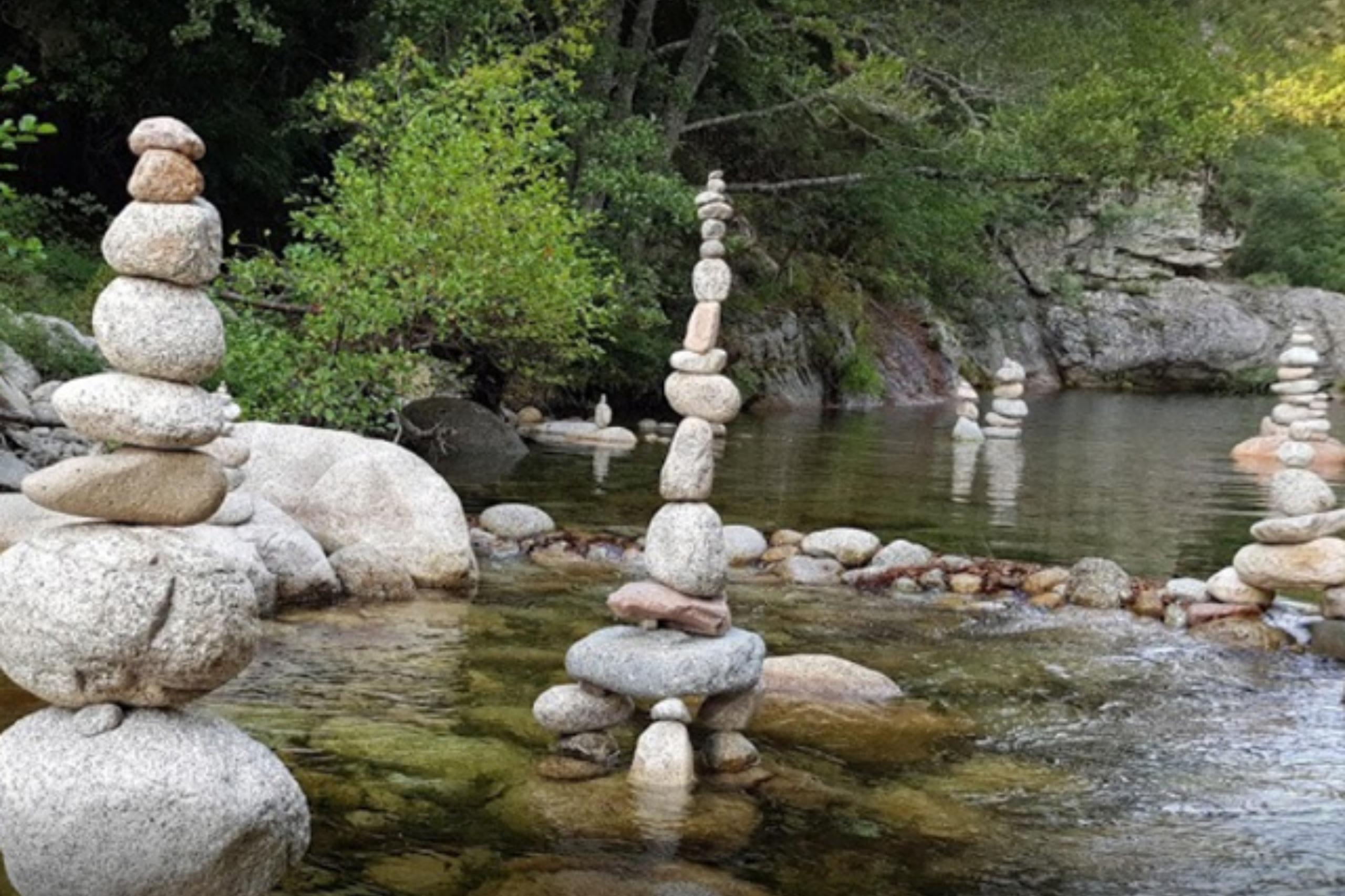 Nomen est Omen: La Rivière - auf Deutsch, der Fluss - befindet sich gleich unmittelbar beim Campingplatz.