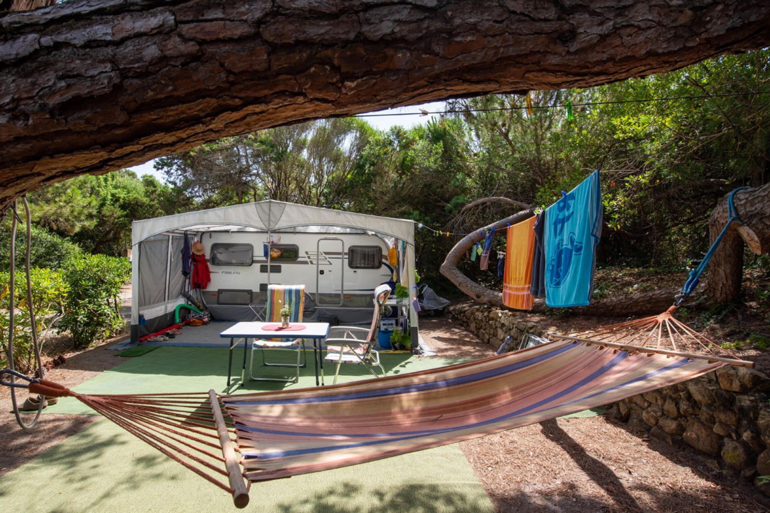 Camping_Toskana_Esperidi_03 In der Toskana kann es im Sommer ganz schön heiss werden. Auf dem Camping Village Le Esperidi ist das dank der vielen Schattenplätze jedoch kein Problem. Copyright: Camping Village Le Esperidi