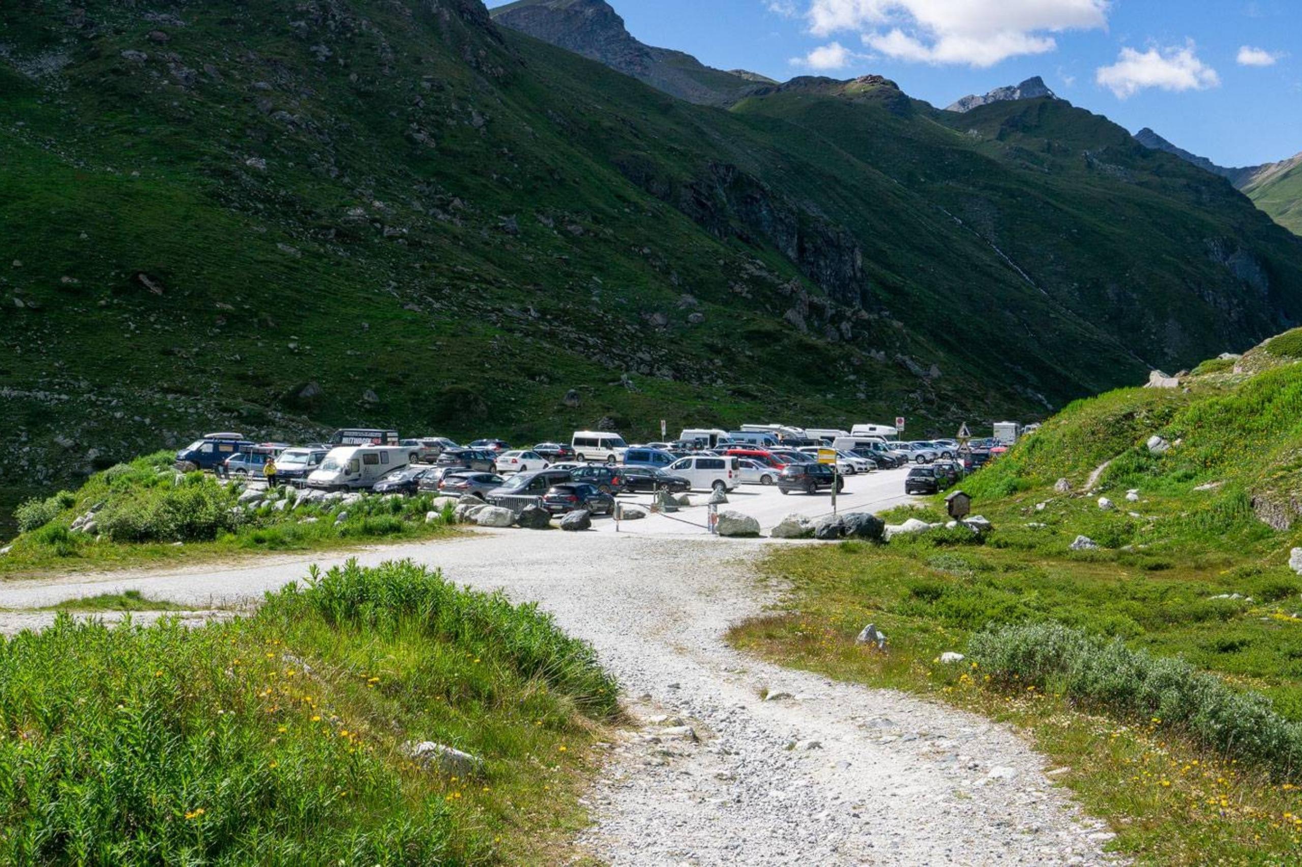 Ruhig, naturnah und direkt in der Walliser Bergwelt liegt der Stellplatz Lac de Chateaupré. Wallis