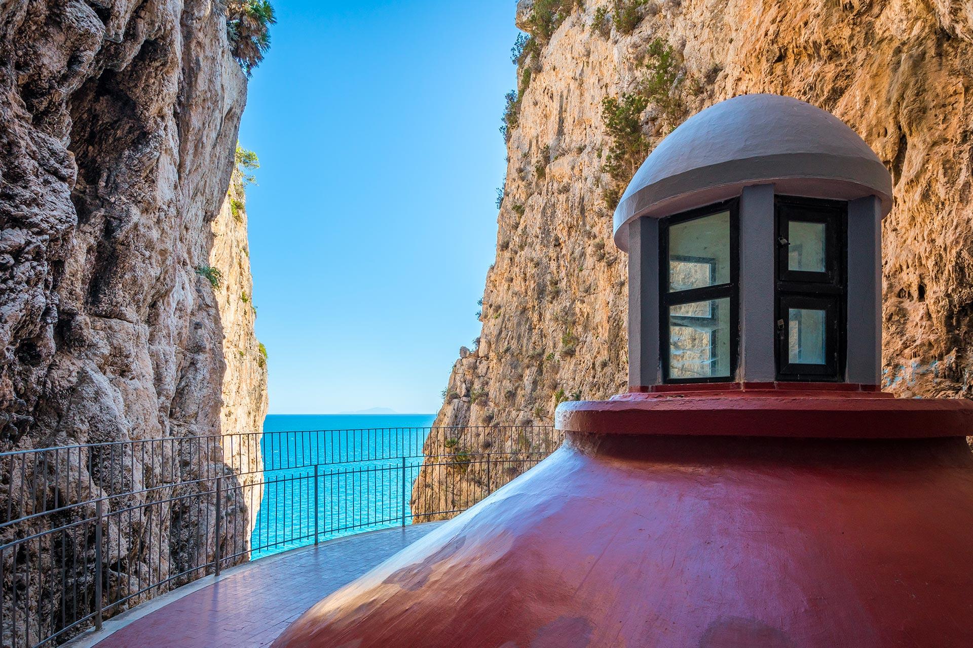 Atemberaubende Landschaft mit faszinierenden Klippen gibt es in Gaeta zu bestaunen.