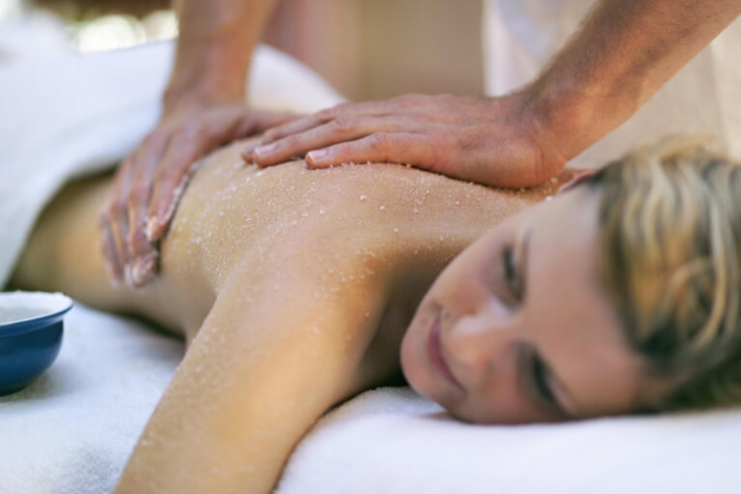 wellness-camping-allweglehen-2 Eine wohltuende Massage ist genau das richtige, nach einem herrlichen Pistentag.
