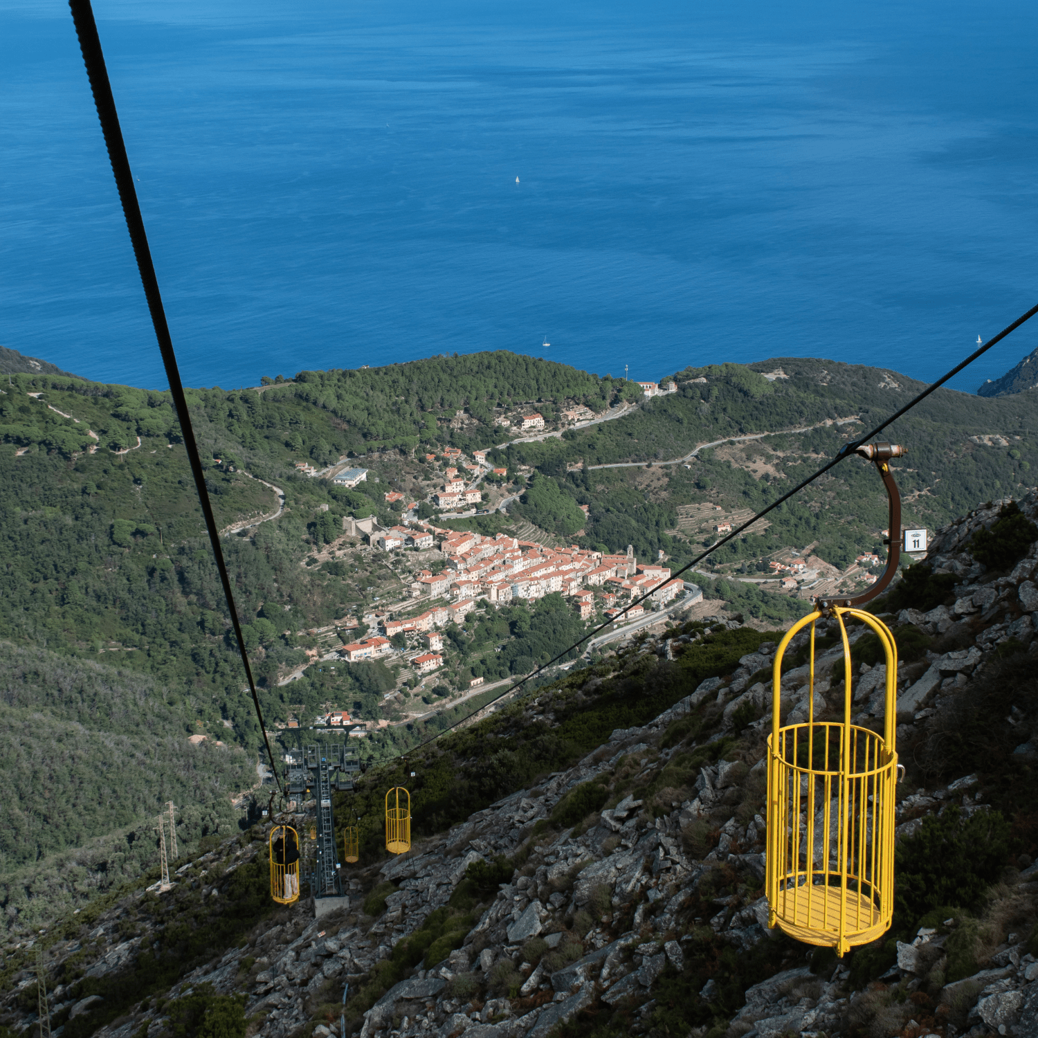 elba-fähre-reiseziele.png Mit der Seilbahn auf den höchsten Berg Elbas - den Monte Capanne - zu fahren, ist ein echtes Erlebnis.